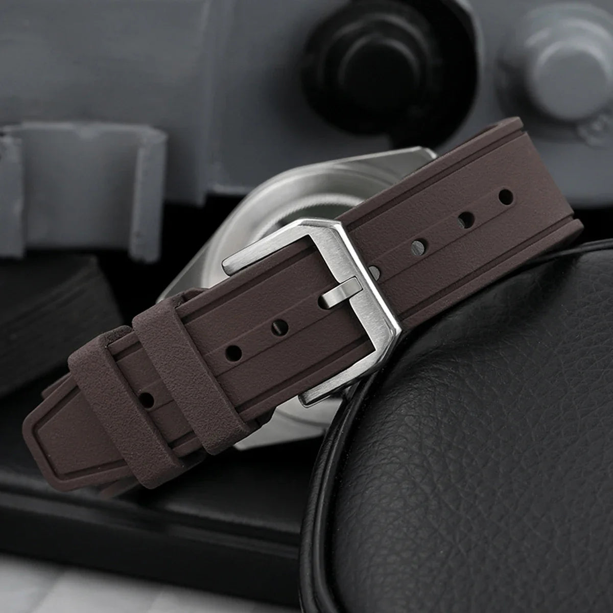 Militado ML04 Chronograph Quartz Military Watch OS00 Movement BGW9 Luminous 100m Waterproof  Domed Sapphire 39mm