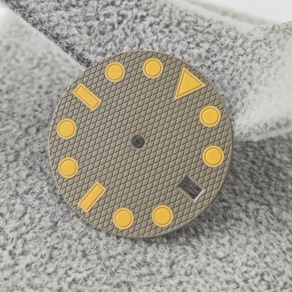 NH35 Watch Dial 28.5mm Diamond Pattern Retro Dial Green Luminous Watch Faces with Single Date Watch Accessory for NH35 Movement