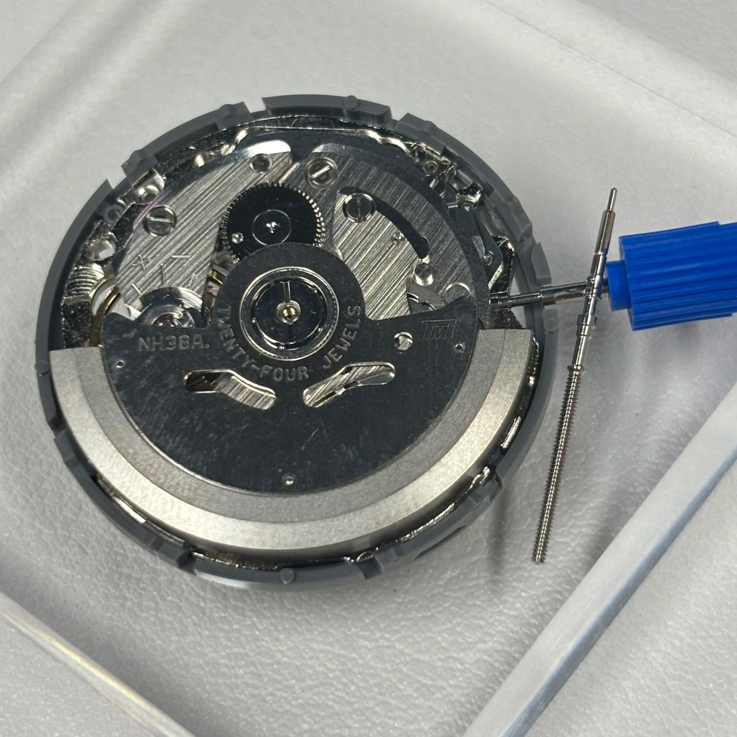 New Japanese original NH38 movement NH38 mechanical movement High Accuracy 24 Jewels Mod Watch Replacement NH35A Date at 3:00
