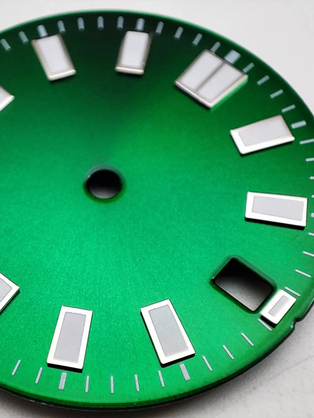 28.5mm Green Watch Dial  Sterile Surface Sun Pattern Watch Faces with Single Calendar Date Repair Accessories for NH35 Movement